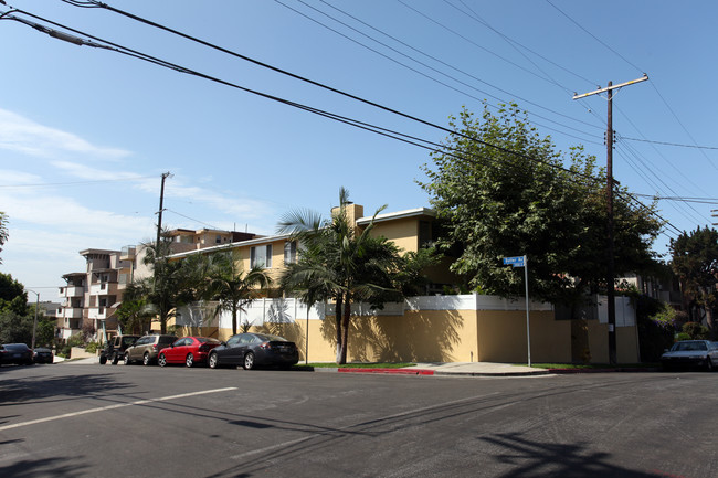 11502 Rochester Ave in Los Angeles, CA - Foto de edificio - Building Photo