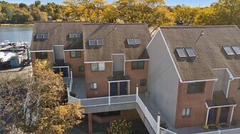 7 River Rd in Greenwich, CT - Building Photo