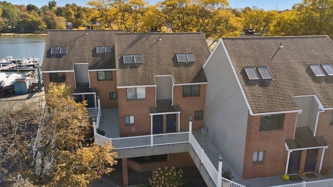 property at 7 River Rd