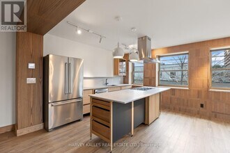 663 Greenwood Ave in Toronto, ON - Building Photo - Building Photo