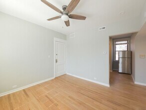 1940 W Winona St, Unit 3 in Chicago, IL - Foto de edificio - Building Photo