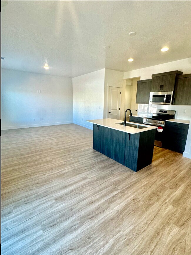 5645 South Aaron Ln in Saint George, UT - Building Photo - Building Photo