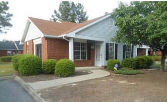 1226 Wilshire Cir in Aberdeen, NC - Building Photo