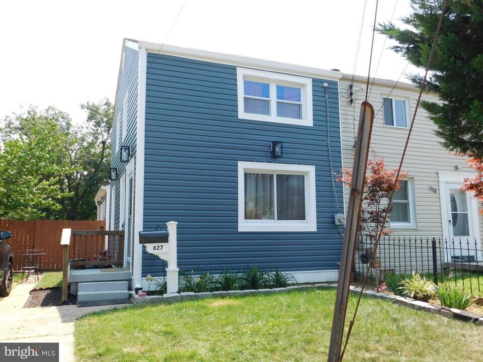 827 S Harrison St in Arlington, VA - Building Photo