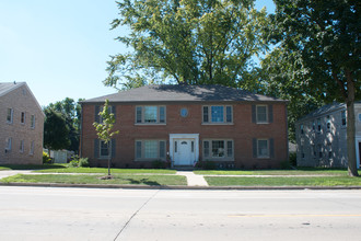 8825 W Center St in Milwaukee, WI - Building Photo - Building Photo