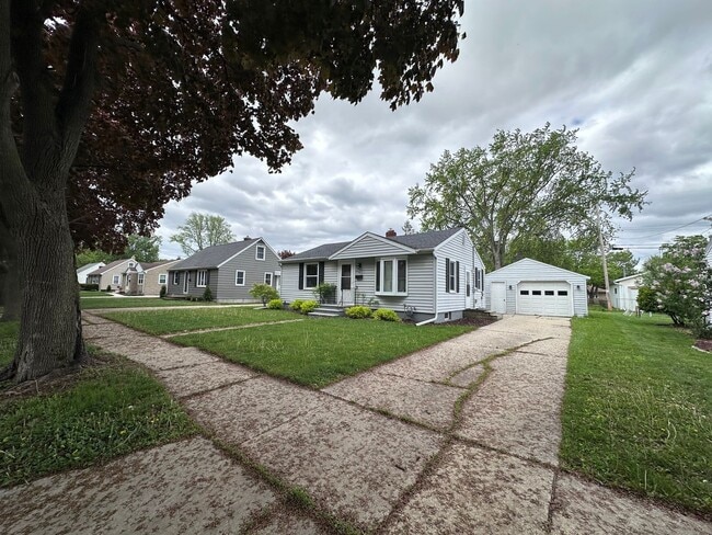 property at 806 Marquette Ave