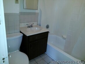 124 Berkshire St in Cambridge, MA - Building Photo - Building Photo