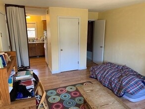 174 N Whitney St in Amherst, MA - Building Photo - Building Photo