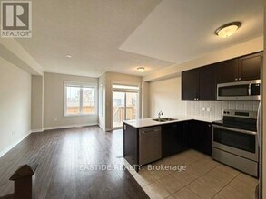 116 Finegan Cir in Brampton, ON - Building Photo - Building Photo