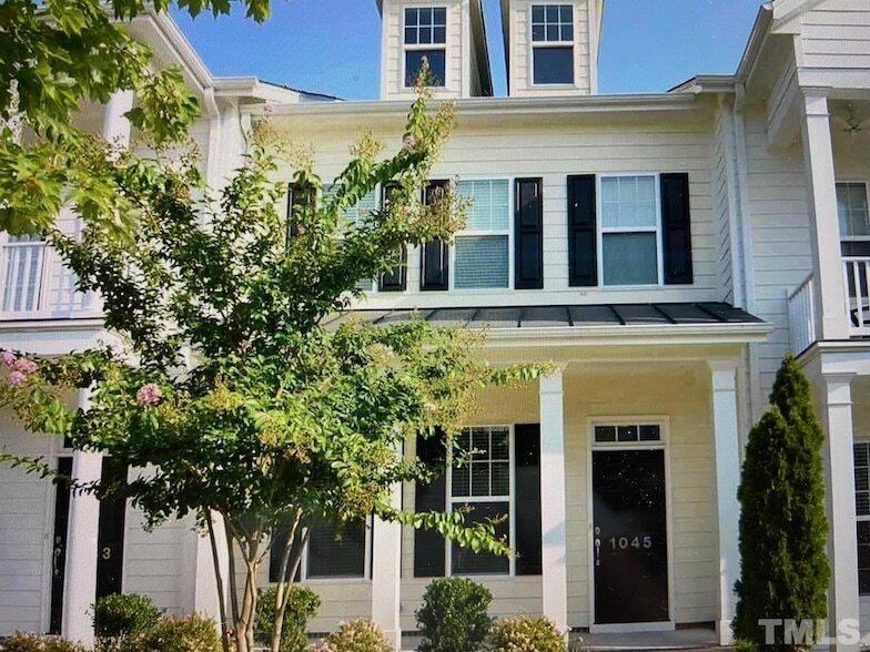 1045 Philpott Dr, Unit 423 in Chapel Hill, NC - Building Photo