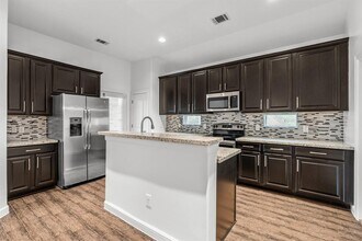 11226 Glenforest Dr in Montgomery, TX - Building Photo - Building Photo