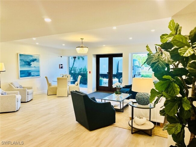 property at 2750 Gulf Shore Blvd N