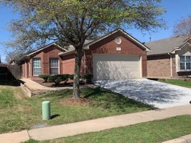 6341 Geneva Ln in Fort Worth, TX - Building Photo - Building Photo