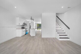 309 NW 7th Ct in Hallandale Beach, FL - Building Photo - Building Photo