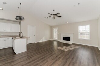 7409 E Winchester Dr in Nashville, TN - Foto de edificio - Building Photo