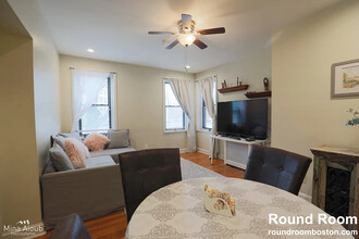 1404 Commonwealth Ave, Unit 5 in Boston, MA - Foto de edificio - Building Photo