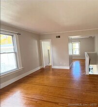 1752 Farmington Ave in Farmington, CT - Building Photo - Building Photo