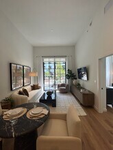 1625 NE 124th St in North Miami, FL - Foto de edificio - Building Photo