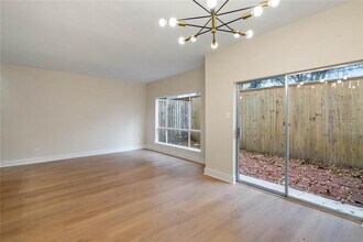1300 Augusta Dr in Houston, TX - Building Photo - Building Photo