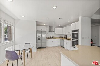 435 Arnaz Dr in Los Angeles, CA - Building Photo - Building Photo