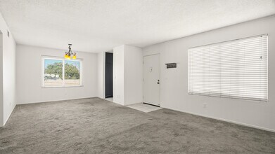 833 Cinnamon Ln, Unit 4 in Duarte, CA - Building Photo - Building Photo