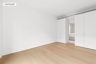 251 W 14th St in New York, NY - Building Photo - Building Photo