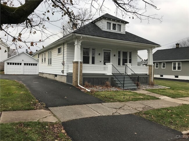 property at 131 Melrose Ave S
