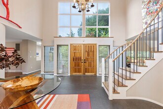 25 Harrows Ln in Harrison, NY - Foto de edificio - Building Photo