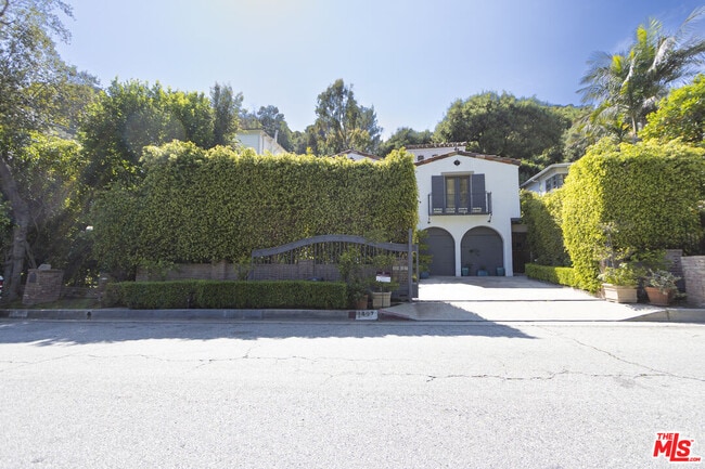 1407 N Beverly Dr in Beverly Hills, CA - Building Photo - Building Photo