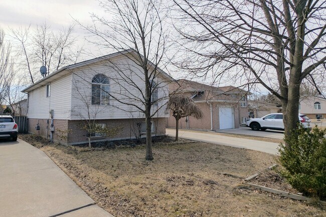1309 Giselle Crescent in Windsor, ON - Building Photo - Building Photo