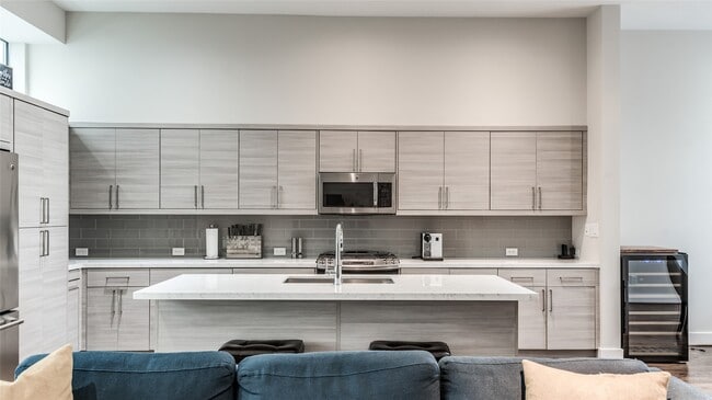 property at 1004 California St