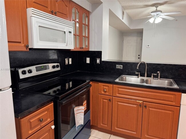 2401 W Preserve Way, Unit 201 in Miramar, FL - Foto de edificio - Building Photo