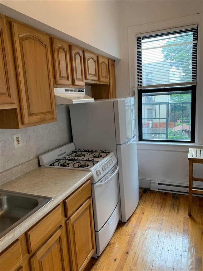 106 8th St in Hoboken, NJ - Building Photo - Building Photo