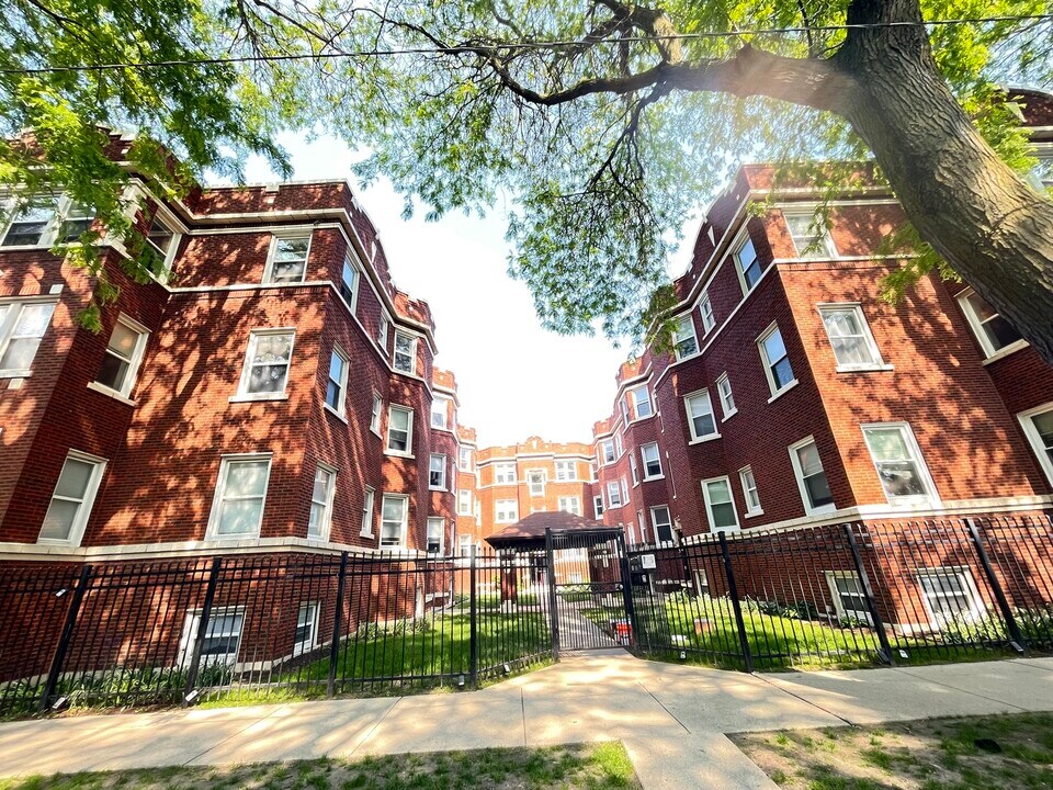 6423 N Greenview Ave in Chicago, IL - Building Photo