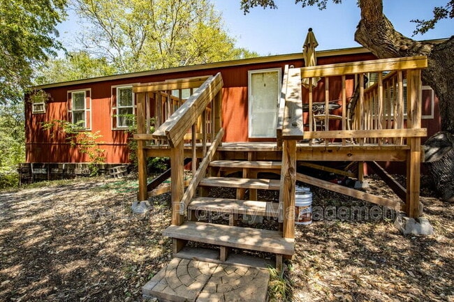 359 E Zipp Rd in New Braunfels, TX - Building Photo - Building Photo