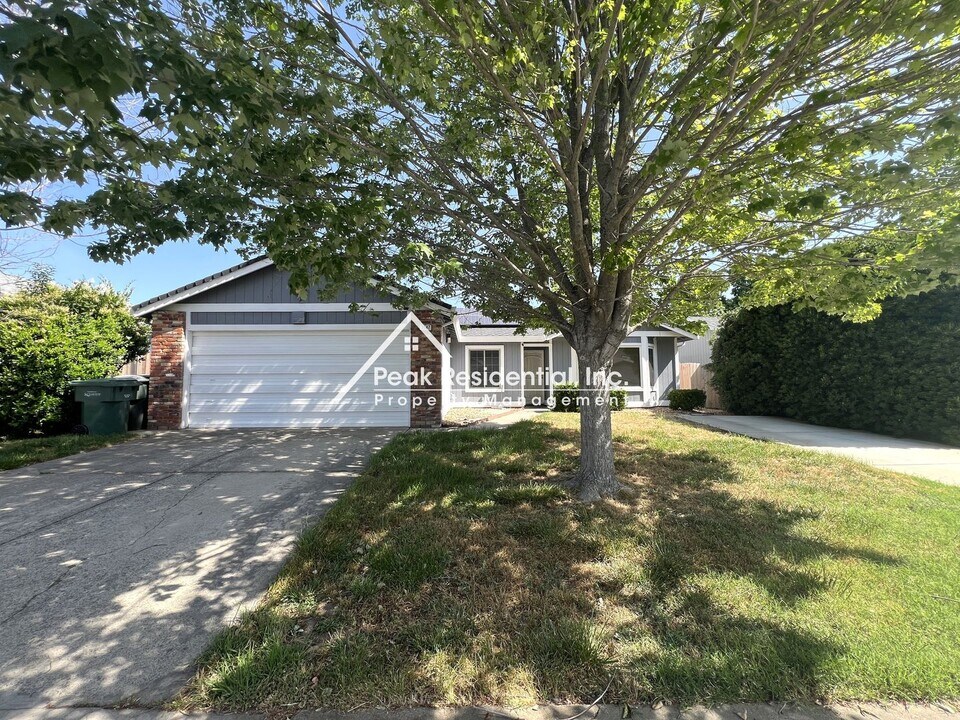 3547 Hiawatha Way in Antelope, CA - Building Photo