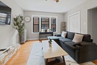 6439 N Hamilton Ave in Chicago, IL - Building Photo - Building Photo