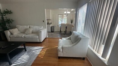 116 S Chevy Chase Dr, Unit 116 in Glendale, CA - Building Photo - Building Photo