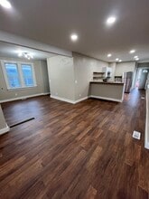 810 E 8th St, Unit #1 - Ground Floor in Muscatine, IA - Building Photo - Building Photo