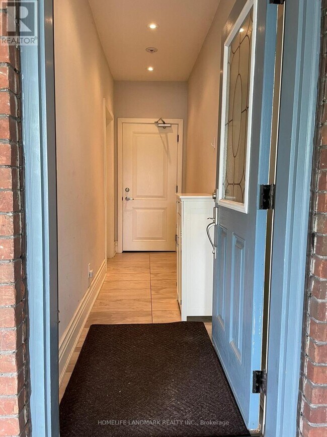 186 Kingston Rd in Toronto, ON - Building Photo - Building Photo