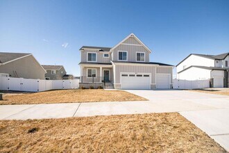 1010 4000 W in Syracuse, UT - Building Photo - Building Photo