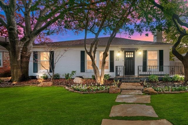property at 3622 S Versailles Ave