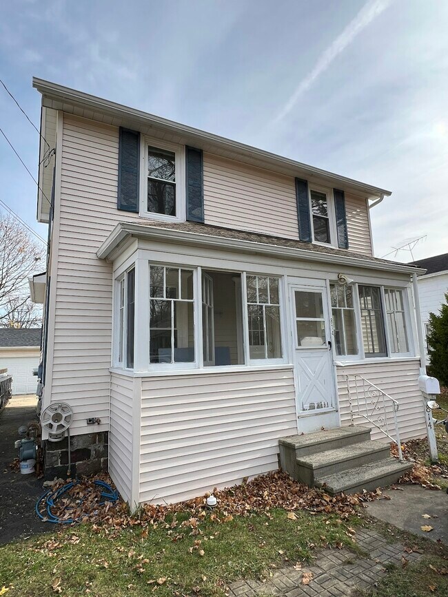 814 Hall St in Albion, MI - Building Photo - Building Photo