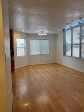 18730 Hatteras St in Tarzana, CA - Foto de edificio - Building Photo