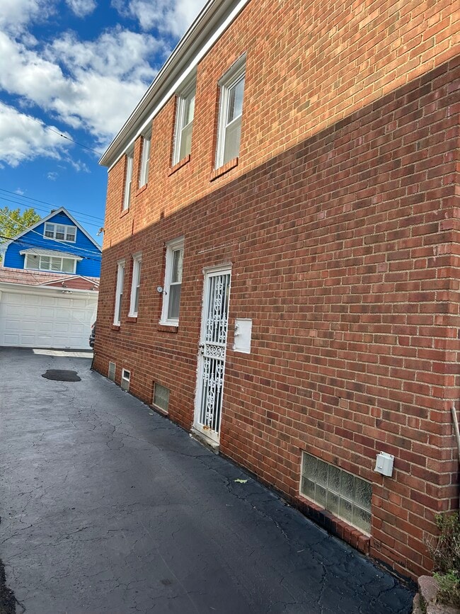 16319 Greyton Rd in East Cleveland, OH - Foto de edificio - Building Photo