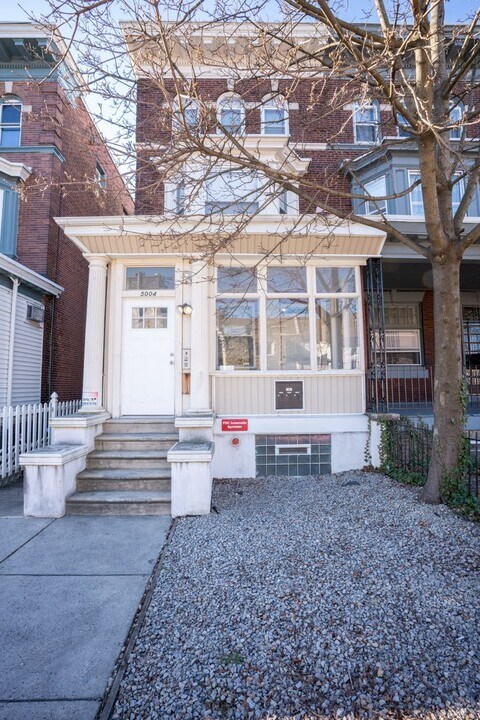 5004 Spruce St in Philadelphia, PA - Building Photo