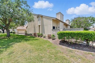 3126 Windchase Blvd in Houston, TX - Building Photo - Building Photo