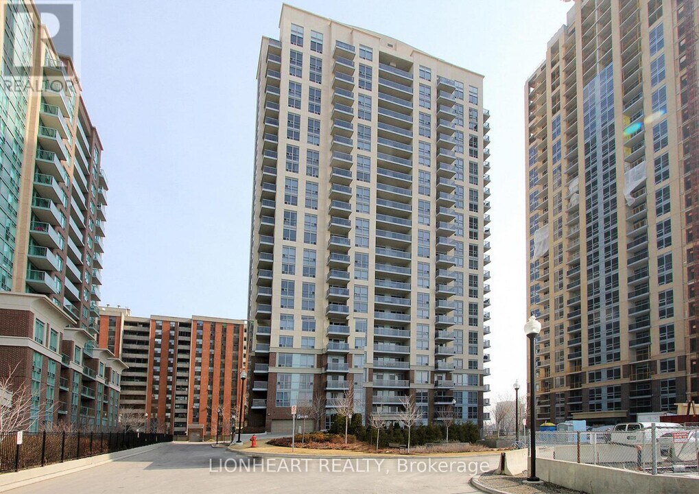5 Michael Power Pl in Toronto, ON - Building Photo