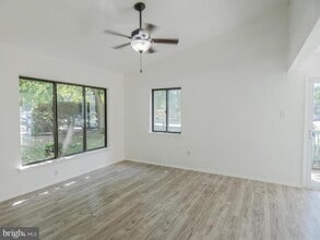 1 Maplewood Ct in West Deptford, NJ - Building Photo - Building Photo