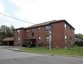 3835 Bathurst St in Toronto, ON - Building Photo